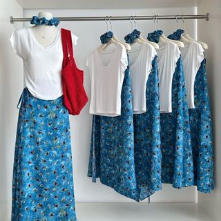 日系女裝 森系女裝 日系森林系 日系服飾 森林系女裝 森林系服飾 三件套西西里島泰蘭德少女V領白色T恤藍色碎花油畫半身裙