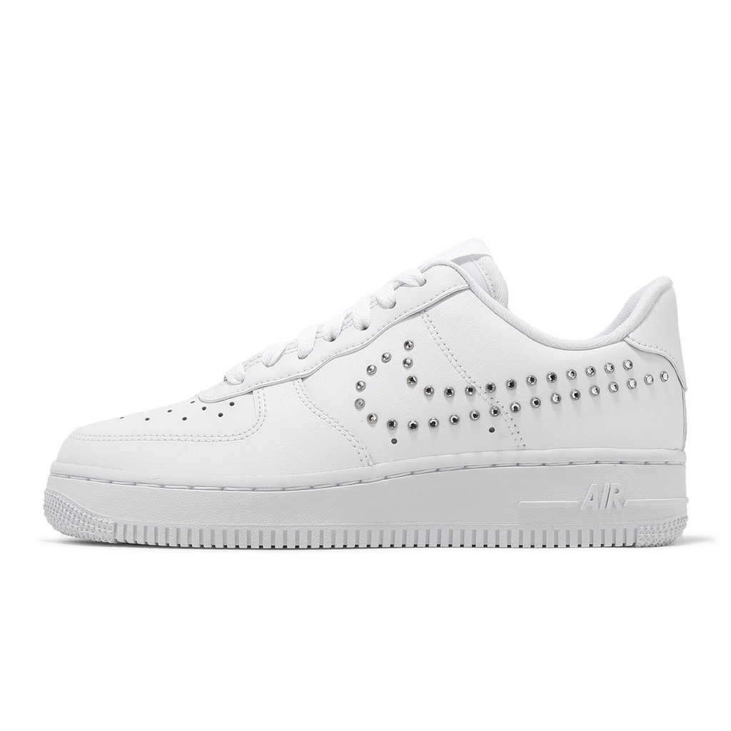 Nike 休閒鞋 Wmns Air Force 1 07 女鞋 白 鉚釘 鑽勾 AF1 [ACS] FQ8887-100