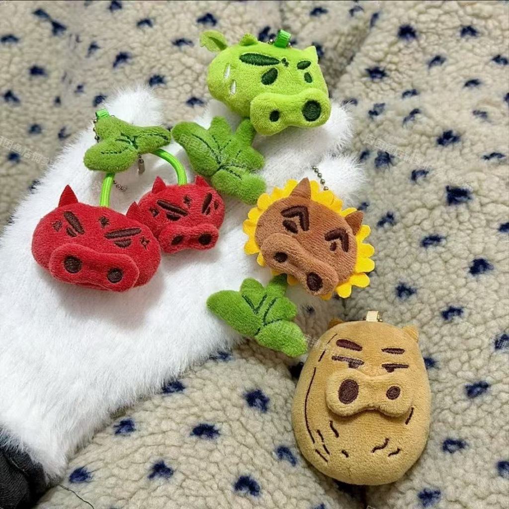 肥嘟嘟左衛門cos植物大戰殭屍系列毛絨吊飾 創意 豌豆左衛門鑰匙扣 趣味 向日葵左衛門玩偶掛飾 蠟筆小新周邊 朋友禮物