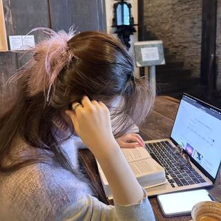 愛依依 髮夾 頭飾 髮飾 頭花 新款海妖紫美麗壞女人新皮膚定染絕色防鴕鳥毛大號鯊魚夾-13266.