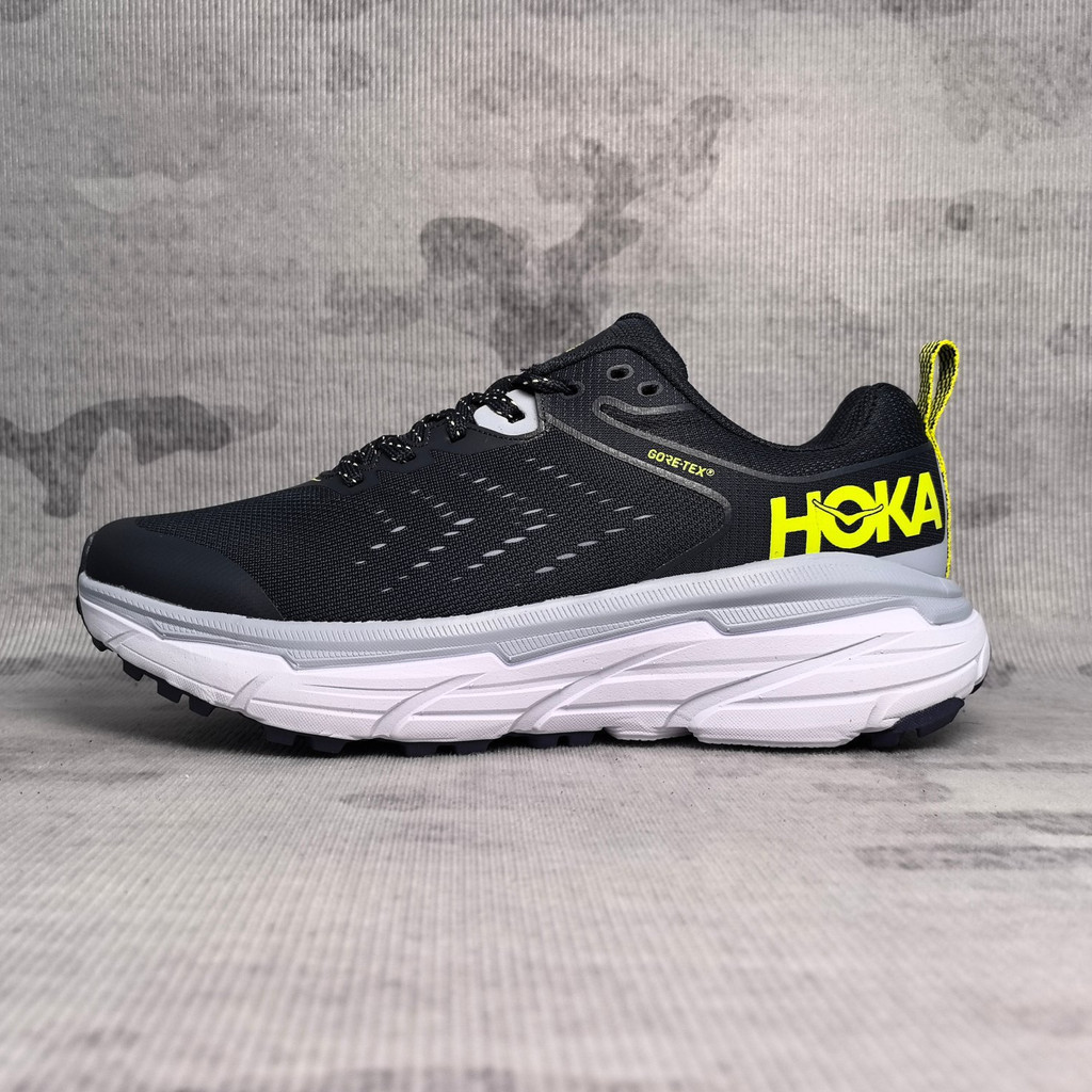 5N0S HOKA ONE ONE Challenger ATR 6男女款跑步鞋。它們具有防滑性能，並且非常透氣。