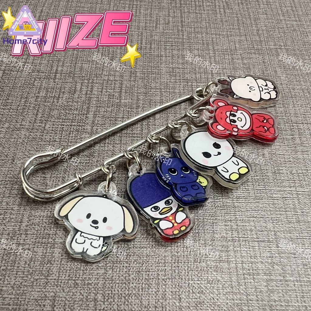 現款免運🔥Riize周邊 偶像周邊 明星周邊 RIIZE周邊胸針掛件包掛件裝飾6cm拉椅子樸元彬Sohee周邊胸針禮物