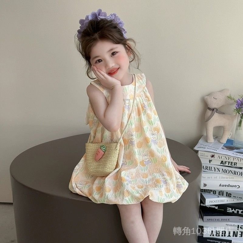 芊芊  熱賣新品 女童洋裝夏季新款2025女寶寶甜美滿印鬱金香可愛兔花苞裙背心裙 M3GS
