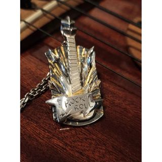 Rock and roll搖滾風<吉他>吊墜項鍊時尚個性高級感掛墜頸鍊裝飾