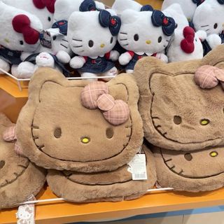 ⭐臺灣出貨⭐Hello Kitty 靠墊午睡靠枕床頭辦公室女生玩偶車載裝飾靠枕