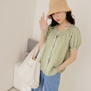 OB嚴選 細緻格紋圓領排釦鬆緊袖口拋袖上衣 《AB18808》大尺碼/現貨/女裝