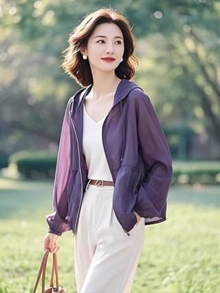 女生衣著衝鋒衣防曬 夏季新款洋氣休閒寬鬆慵懶百搭薄款連帽紫色防曬衣衝鋒衣外套 長袖防曬