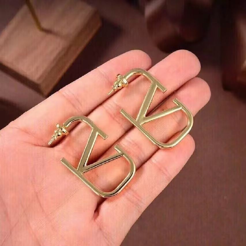 唐顏同款亮面簡約小眾輕奢高端感大V沃倫字母925銀針天奴耳釘