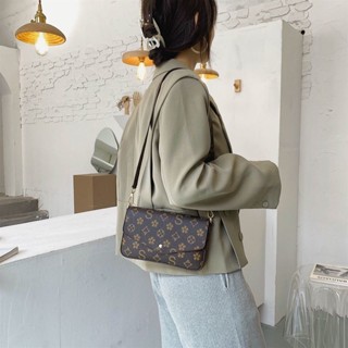 【星星包包專賣店】 2025新款真皮女包信封包手拿包媽媽包流行休閒單肩斜揹包鏈條小包