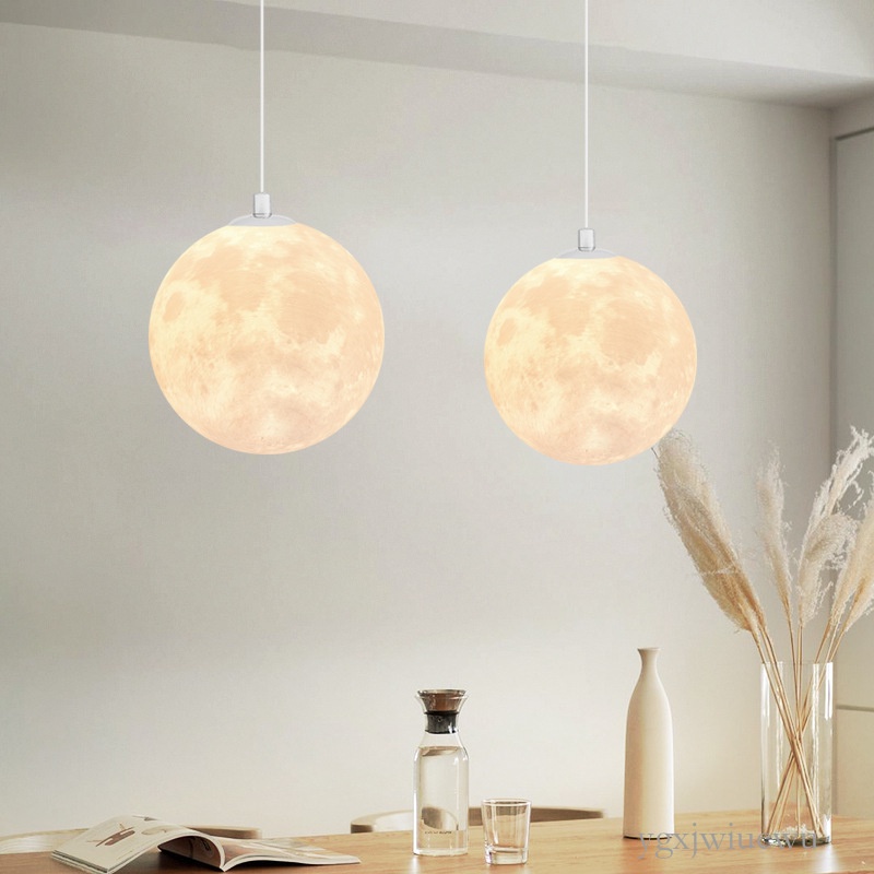 精選好貨🔥北歐月球吊燈現代簡約兒童房餐廳臥室陽臺單頭工裝樹脂纖維星球燈
