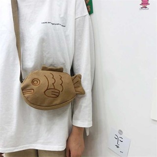 【桃子生活館】 可愛帆布韓系刺繡創意卡通醜陋魚形女士手提包斜揹包