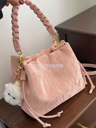 時尚包包 洋氣韓版包女 高級感洋氣小眾粉色包包女士 新款百搭斜背包時尚手提包水桶包