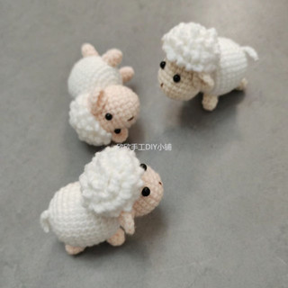 DIY毛線鉤針玩偶 手工材料包 手工毛線編織diy小綿羊材料可愛玩偶鑰匙扣 包包吊飾小羊咩材料包