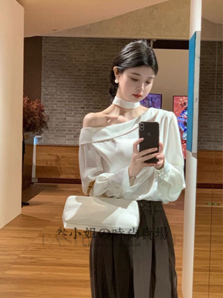 【人間芭比】 法式氣質一字領露肩長袖上衣女設計感小眾不規則顯瘦緞面襯衫
