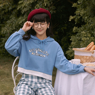 OB嚴選 貓小姐．假兩件英文貓頭印花短版連帽上衣 《IC0020》大尺碼/女裝/現貨