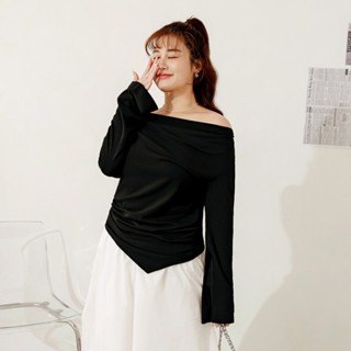 OB嚴選 雲朵自訂款-彈性露肩腰抽褶修身上衣 《AB19792》大尺碼/女裝/現貨