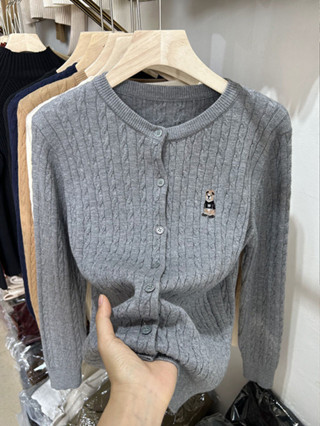 現貨 歐貨小熊刺繡麻花灰色毛衣女2024年春裝長袖針織小外套紅色上衣外套