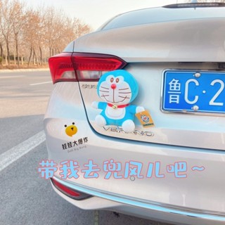 【汽車錦囊店】 【1048人收藏】哆啦A夢車用裝飾毛絨玩具後尾箱吊飾玩偶後備箱娃娃貼上車身可愛