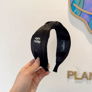 CHANEL5101時尚黑色絲絨鑲鑽雙C頭飾春秋款女士優雅配飾品