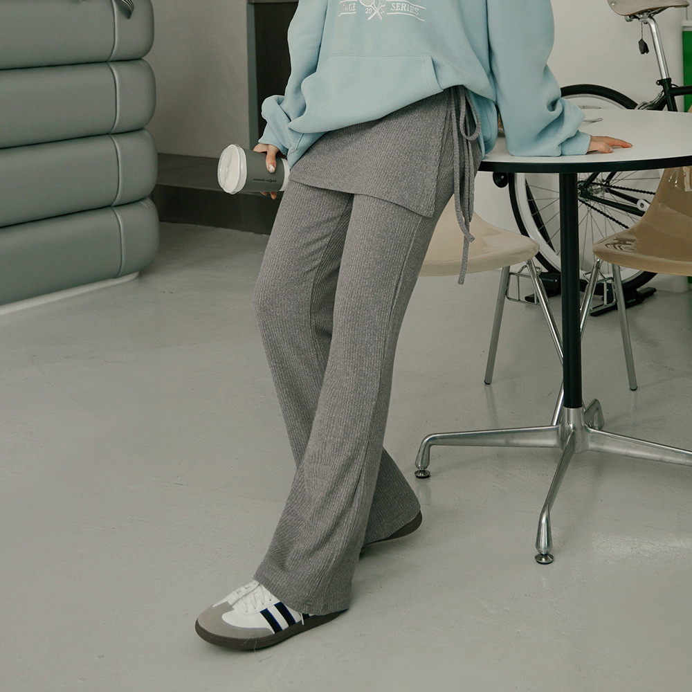 OB嚴選 假兩件坑條針織內搭喇叭褲裙 《BA7693》