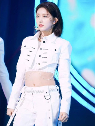 現貨 韓國女團同款服 韓舞蹈 ive女團表演服張元英舞臺打歌服女學生爵士舞蹈服白色工裝褲套裝