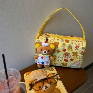 💛Rilakkuma 輕鬆熊滿版印花手提收納包 大容量可愛化妝包 外出百搭洗漱袋 適合收納各式保養品化妝小物柔軟布面隨身
