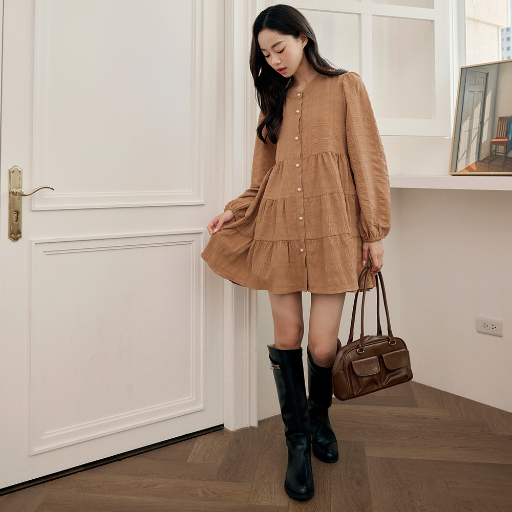 OB嚴選 立體紋理珍珠排釦蛋糕傘襬長版上衣 《AB20778》