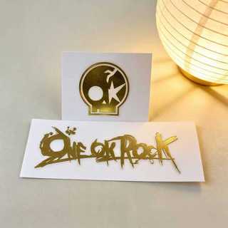 2張One Ok Rock周邊金屬貼紙金色OOR日本手機殼電腦 手機殼貼 應援貼紙 演唱會應援物