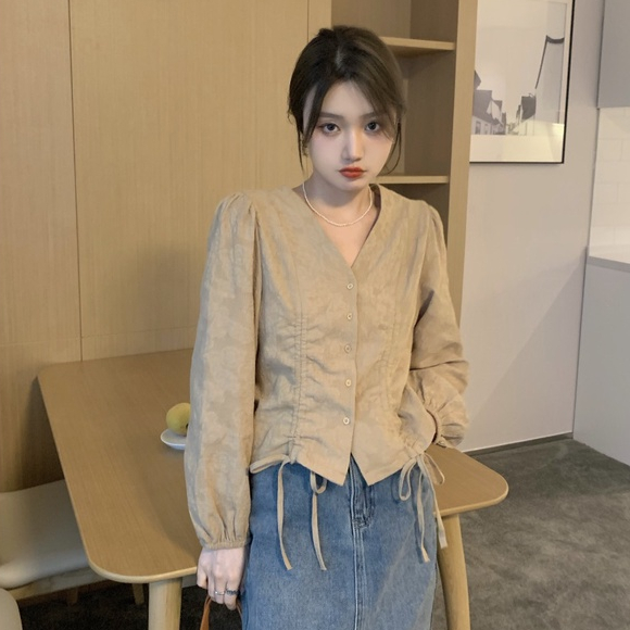 韓系女版長袖設計感氣質別緻V領短版上衣