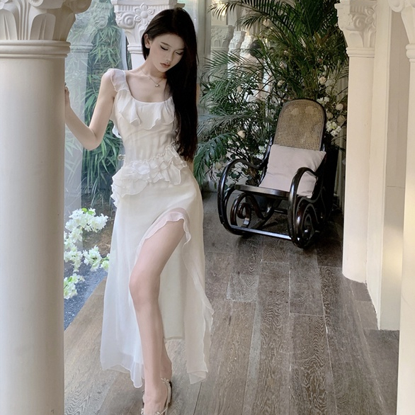 韓版高級設計白色長裙女裝緊身收腰性感荷葉邊露背中長款圓領花邊無袖雪紡洋裝女