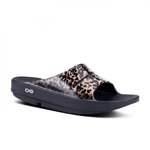 Oofos OOAH LUXE Leopard - 優雅奢華豹紋平底涼鞋和人字拖