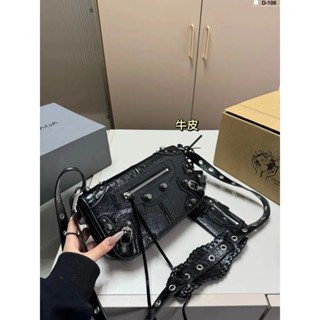 AAA+油蠟皮裂紋牛皮鉚釘機車包辣妹翻蓋包相機包女包真皮手提包
