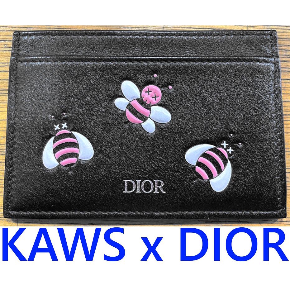 BLACK近乎全新DIOR x KAWS前任LV總監KIM JONES蜜蜂LOGO黑粉紅卡片夾