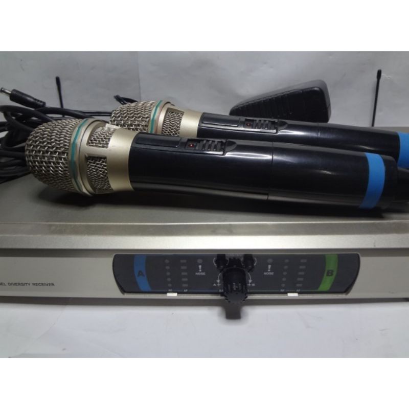 MIPRO MR-2012D  雙頻道UHF 無線麥克風x2 主機x1 2手