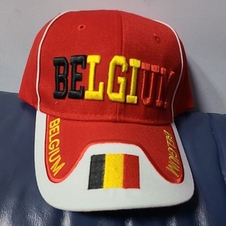 印有BELGIUM比利時名稱的紅帽