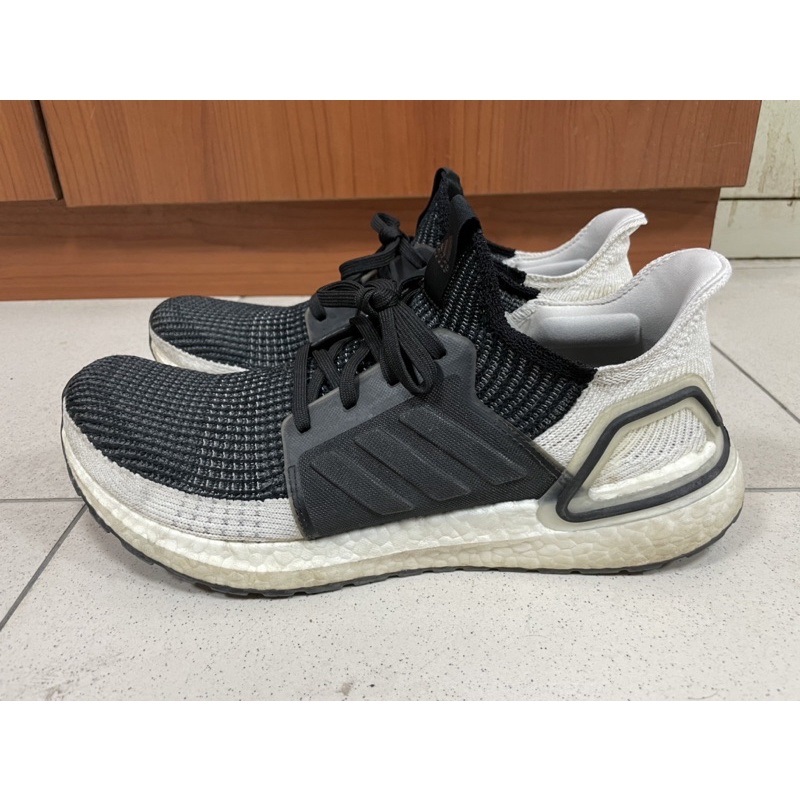 ADIDAS ULTRABOOST 19 黑白 二手