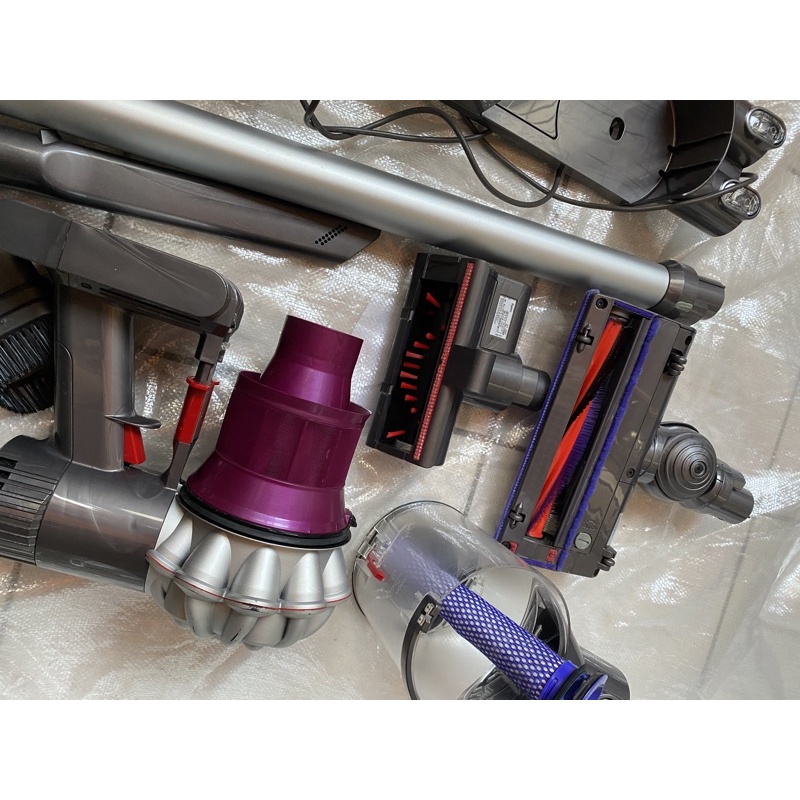Dyson 吸塵器原廠配件 手持無線吸塵器 DC62 (V6通用) 原廠全配 含塵蟎及碳纖維電動吸頭 已完整清潔 ⑥