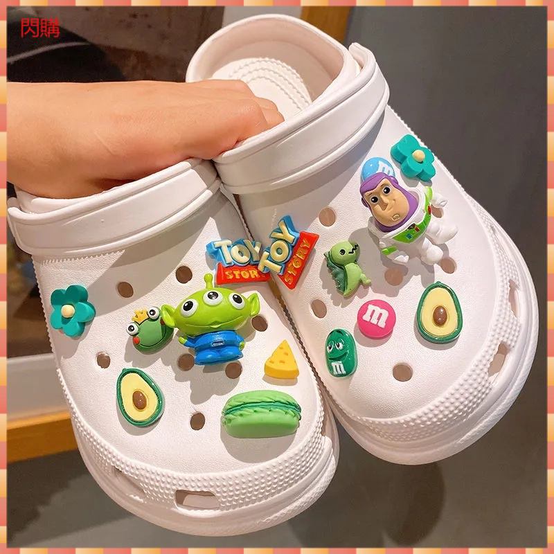 洞洞鞋扣crocs 巴斯光年 三眼仔 鞋飾品 jibbitz 綠恐龍 crocs 洞洞鞋鞋扣 鞋配飾 卡洛馳配件