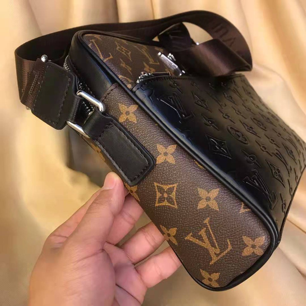 凯丽二手-全新 樂萌代購新款LV/Louis Vuitton/包 斜挎包 郵差包 休閒商務男包 經典壓花郵差包