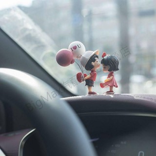 【特惠】可愛情侶男女孩 汽車擺件 車載車內飾品車上中控臺螢幕裝飾用品大全 汽車擺飾 車上公仔