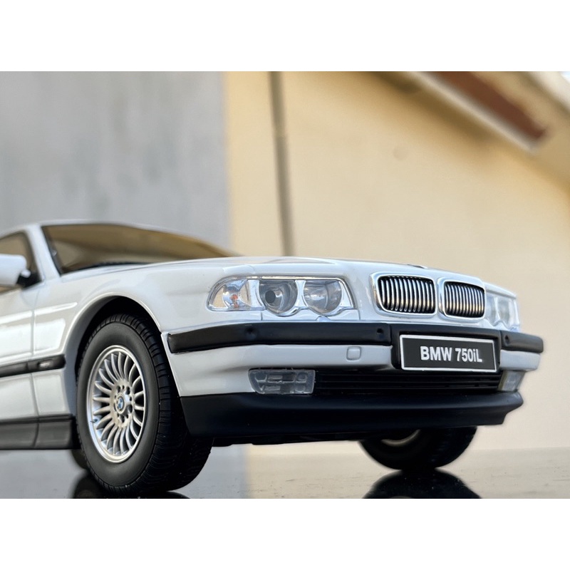1/18 模型車 BMW E38 750iL白