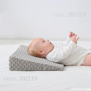 🔴本月促銷優惠🟡嬰兒防吐奶枕3D豆豆絨安撫睡眠便攜枕頭三角斜坡餵奶枕新生兒 GRY5U