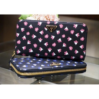 二手Prada 1M0506 Saffiano zip wallet 拉鍊長夾 粉紅花 有現貨