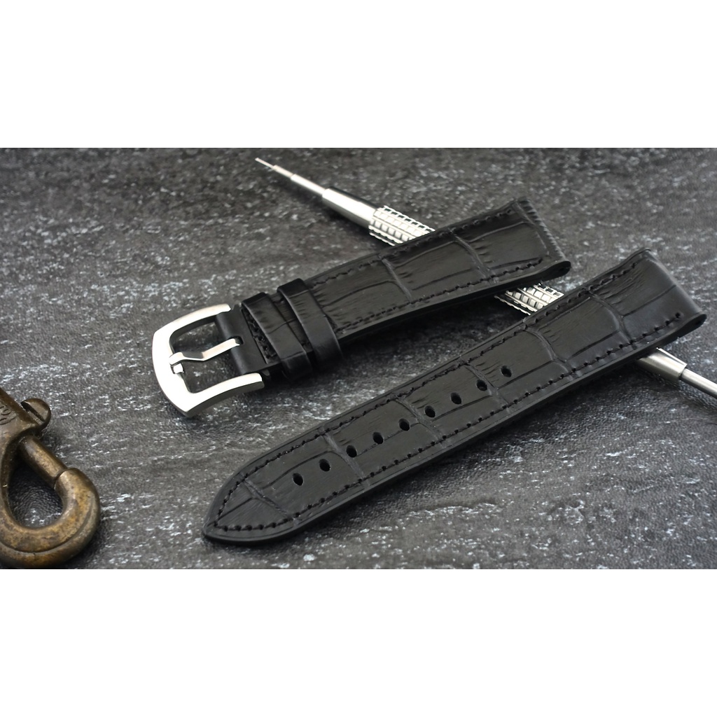 22mm 20mm超透氣涼爽 黑色壓鱷魚皮紋＋黑色縫線 海亦施風格真皮＋橡膠複合式智慧錶紳士錶代用錶帶 防水錶帶