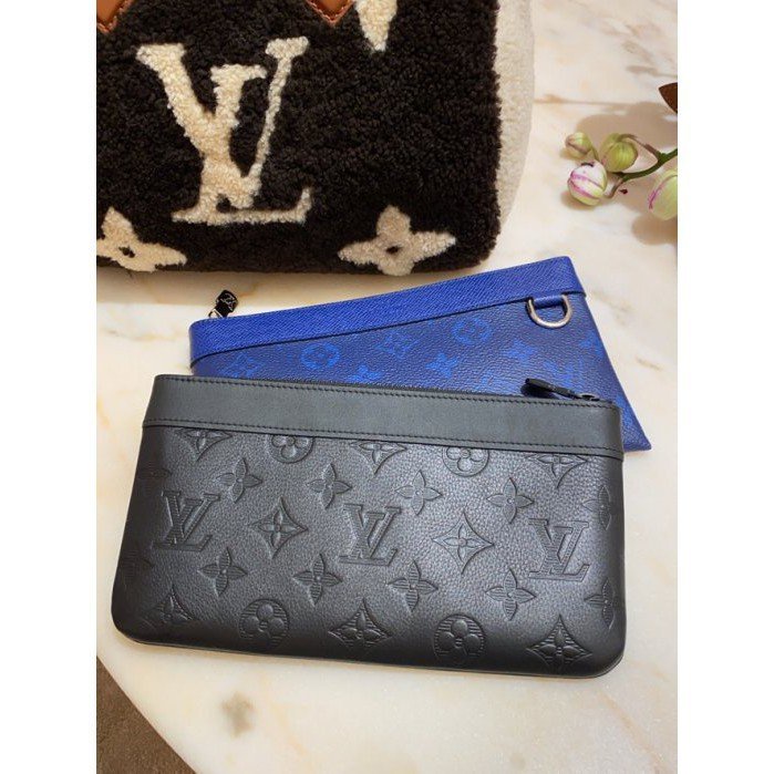 Shop Louis Vuitton Discovery Discovery pochette pm (POCHETTE DISCOVERY,  M81385) by Mikrie