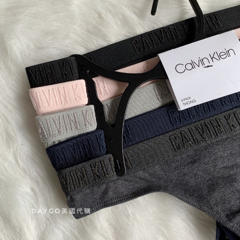 【DayGo美國代購】Calvin Klein CK 內褲 寬Logo 刺繡三角褲 丁字褲 灰 深藍 黑 多件組