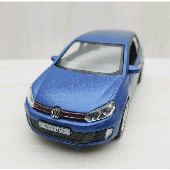 宅米吉 全新現貨~1:36福斯 GOLF GTI 消光藍色 合金 模型車 玩具 迴力 兒童 生日 禮物 收藏 擺飾 交通