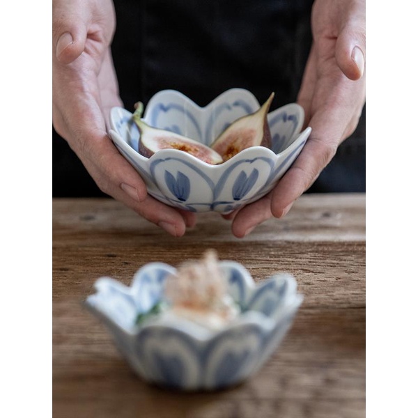 日本進口有田波佐見燒手繪古染菊配菜碗蘸料碗調料碗日式花型小碗