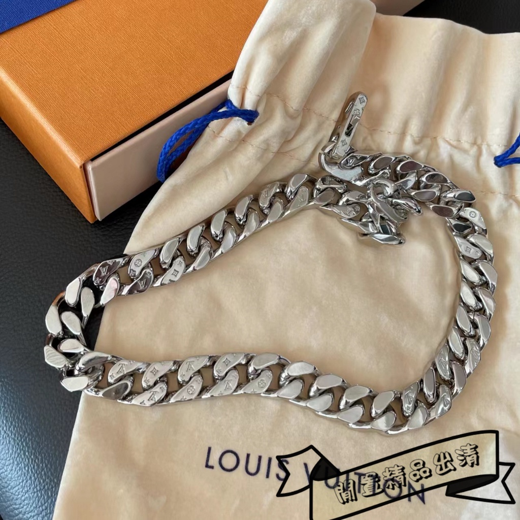 Shop Louis Vuitton Chain Links Patches Necklace (MP2682) by SkyNS