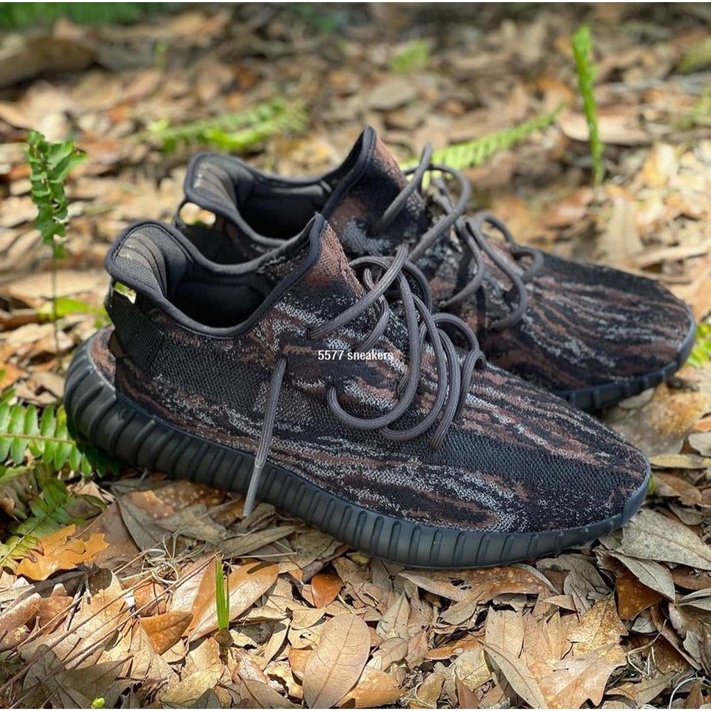 Adidas Yeezy 350 Boost V2 巖石黑 迷彩 舒適防滑慢跑鞋 GW3774